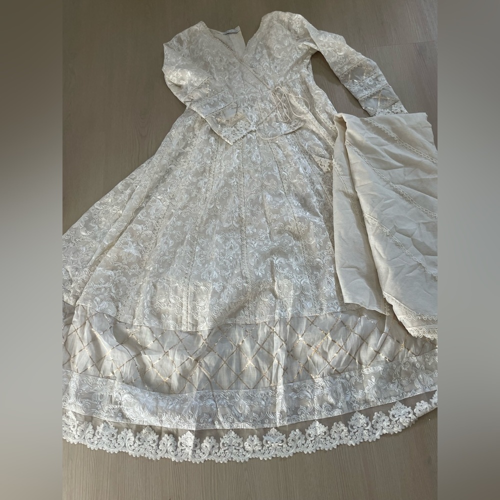 Ansab Jahangir Studio βKinarβ Net/Organza Angarkha Suit β Size Large β Preloved - Picture 5 of 5